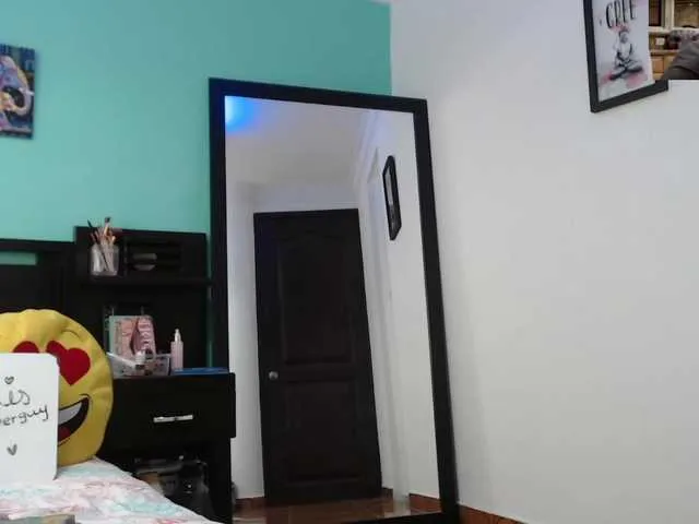 Live sex webcam photo for Ari-Kitsune #272689136