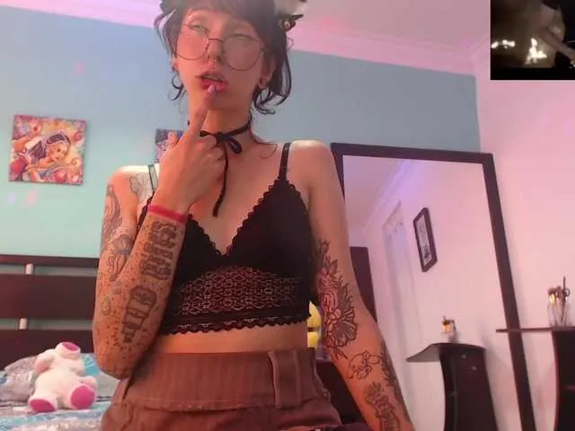 Live sex webcam photo for Ari-Kitsune #272867827