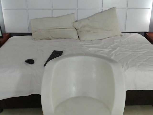 Live sex webcam photo for AriBrand #277403563