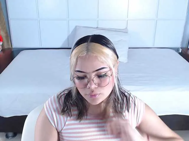 Live sex webcam photo for AriBrand #277601104