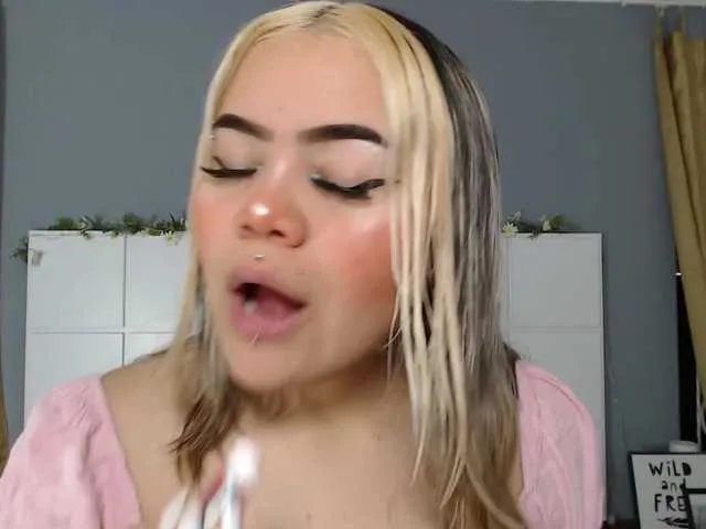 Live sex webcam photo for AriBrand #277619830