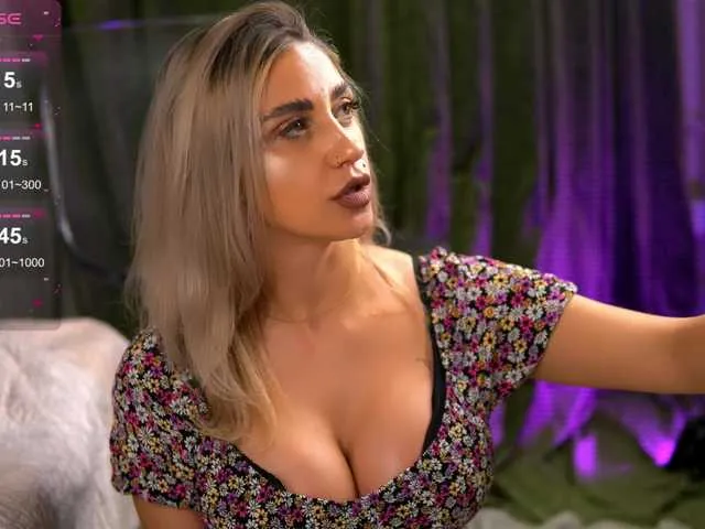 Live sex webcam photo for ArianaBlakes #290425584