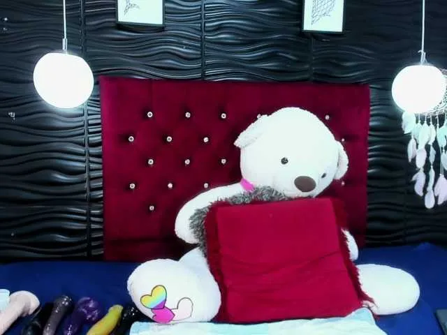 Live sex webcam photo for ArianaDiosa #276377508