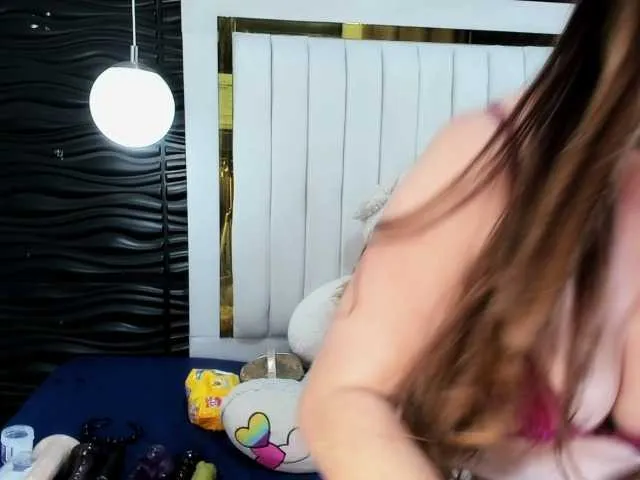 Live sex webcam photo for ArianaDiosa #277078660