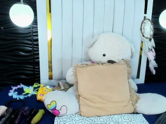 Live sex webcam photo for ArianaDiosa #277112298