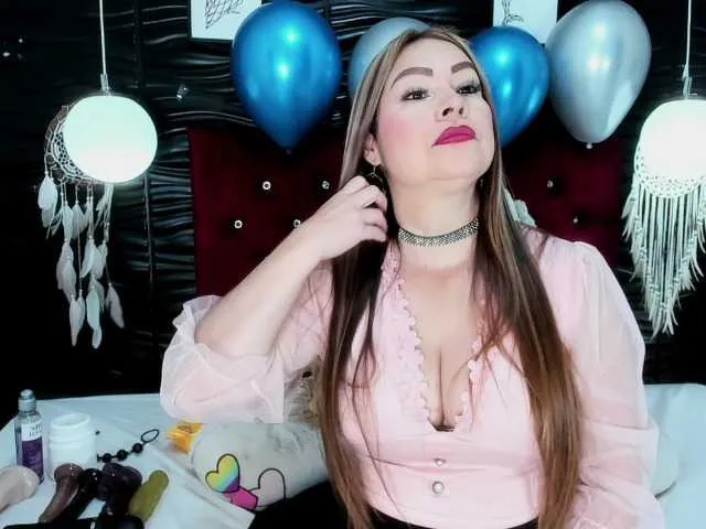 Live sex webcam photo for ArianaDiosa #278202491