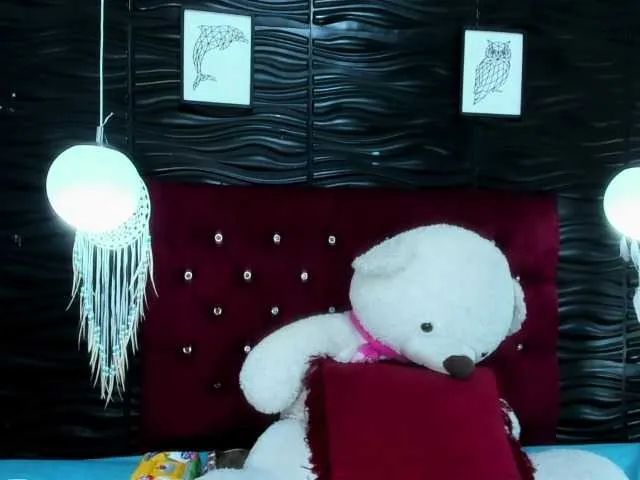 Live sex webcam photo for ArianaDiosa #279715427