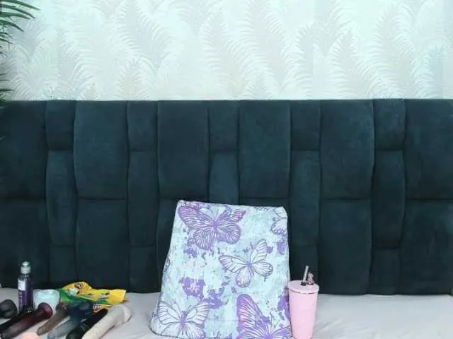 Live sex webcam photo for ArianaDiosa #291994140