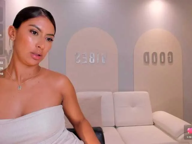 Live sex webcam photo for ArianaDumont #291186236