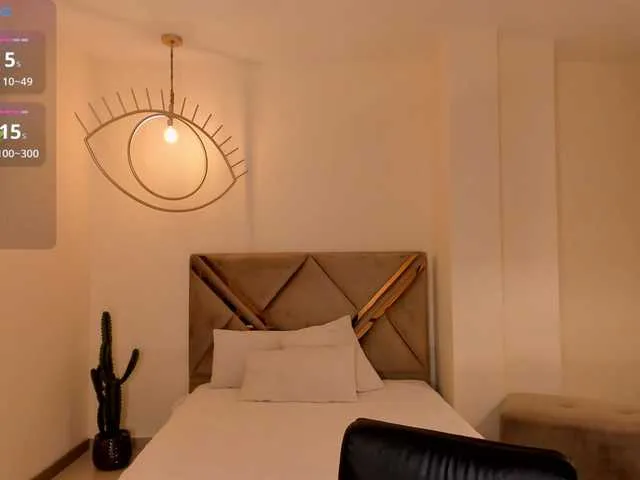 Live sex webcam photo for ArianaDumont #291245452