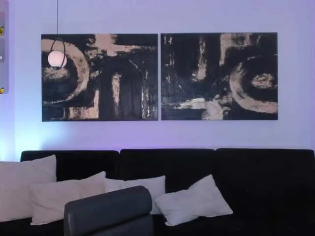 Live sex webcam photo for ArianaDumont #291353114