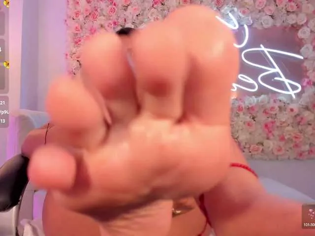 Live sex webcam photo for ArianaDumont #291474493