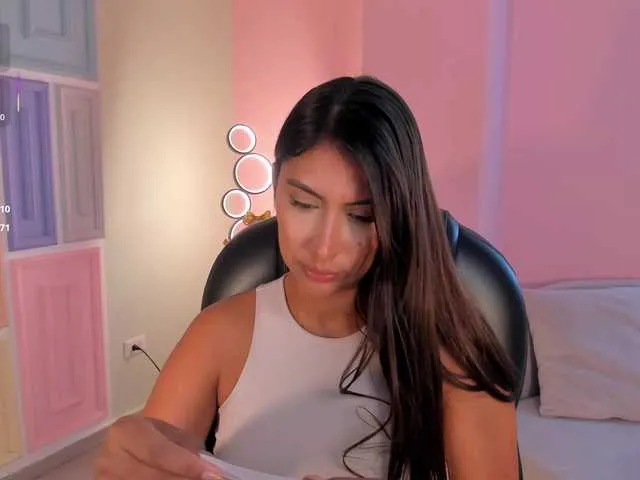 Live sex webcam photo for ArianaDumont #292214859