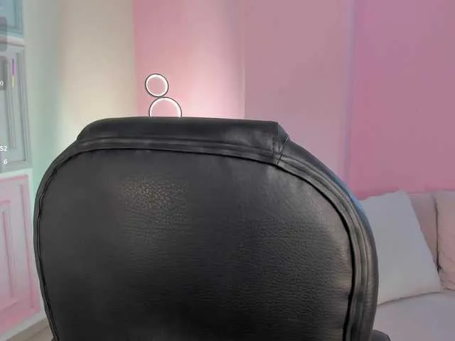 Live sex webcam photo for ArianaDumont #292229468