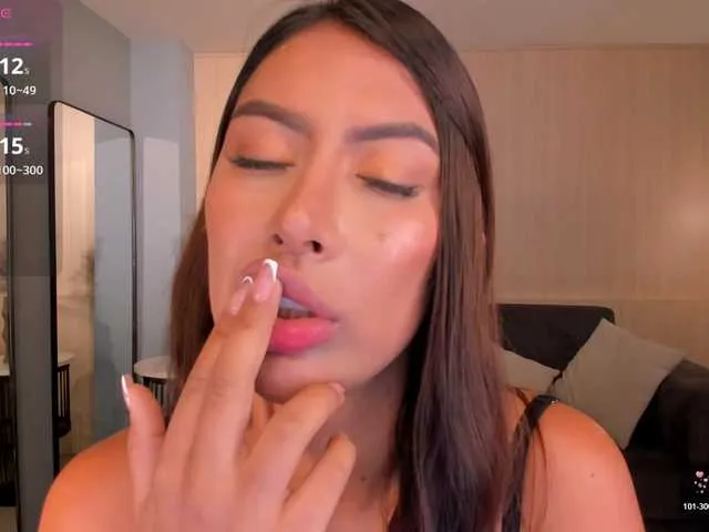 Live sex webcam photo for ArianaDumont #292354403