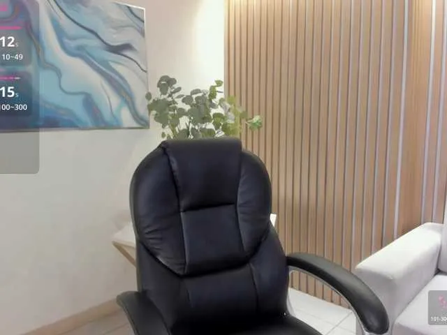 Live sex webcam photo for ArianaDumont #292375979