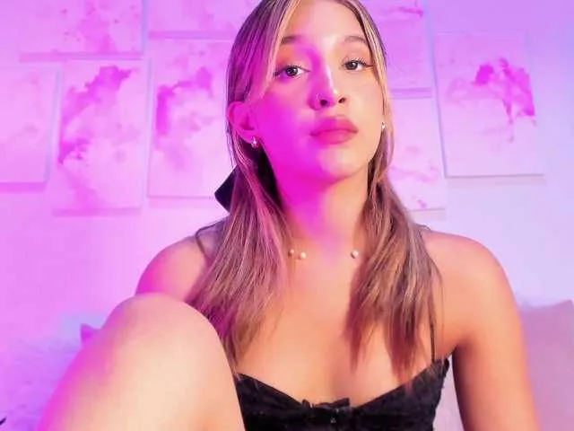 Live sex webcam photo for Arianna-Duque #277167272