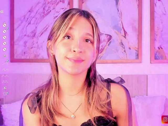 Live sex webcam photo for Arianna-Duque #277240736