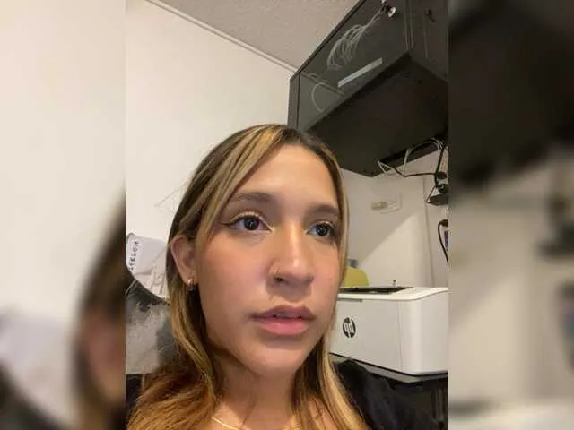 Live sex webcam photo for Arianna-Duque #277267017