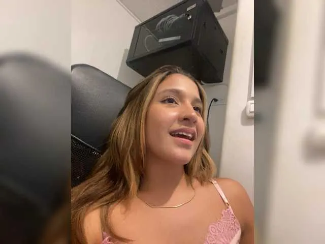 Live sex webcam photo for Arianna-Duque #277363469