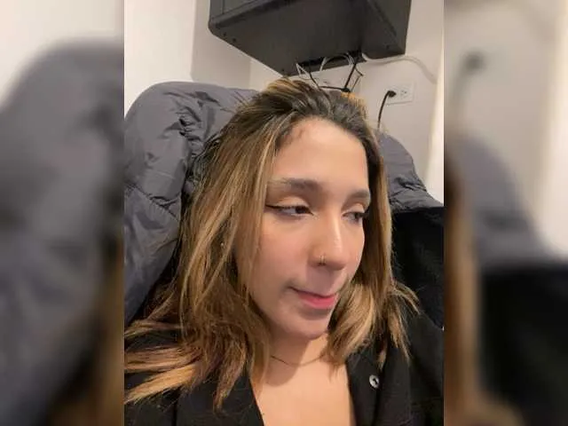 Live sex webcam photo for Arianna-Duque #277396071