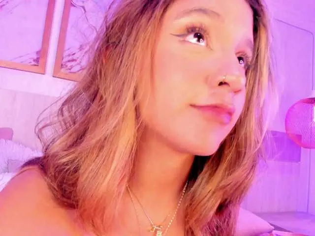 Live sex webcam photo for Arianna-Duque #277534840