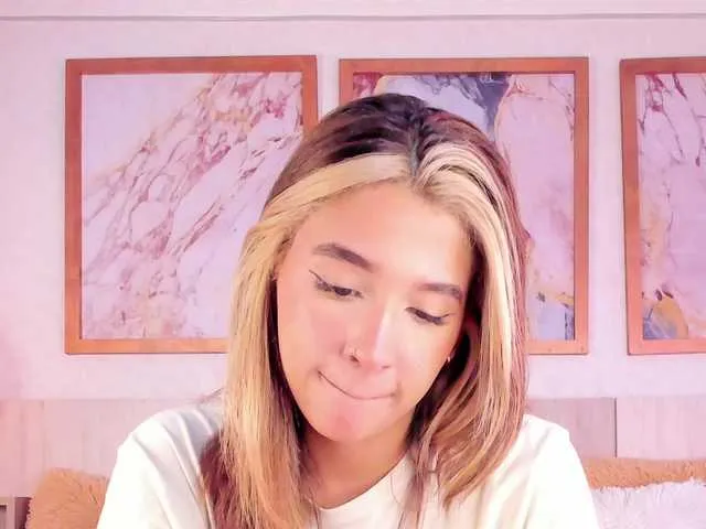 Live sex webcam photo for Arianna-Duque #277813396