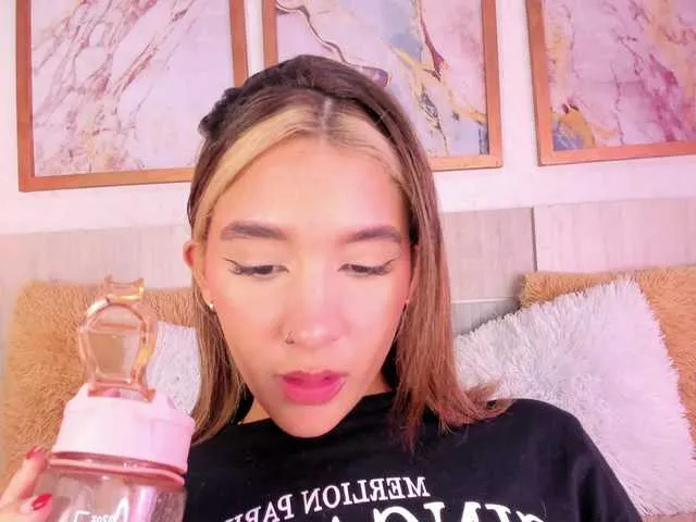 Live sex webcam photo for Arianna-Duque #277827784