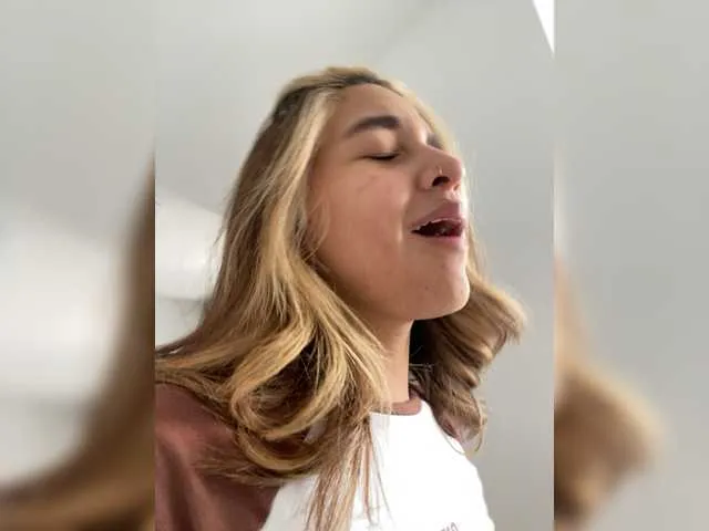 Live sex webcam photo for Arianna-Duque #277896801