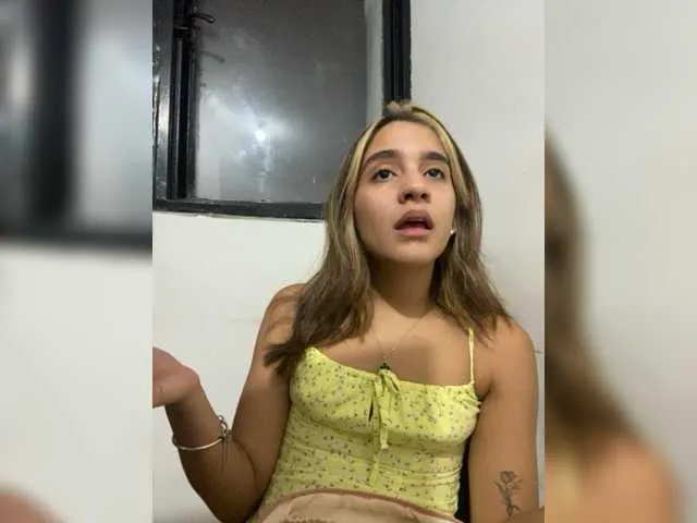 Live sex webcam photo for Arianna-Duque #277958203