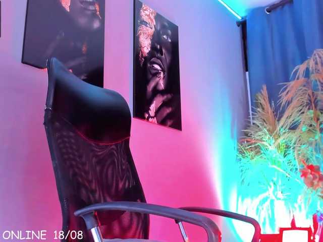Live sex webcam photo for Arianna-Thonsom #276083927