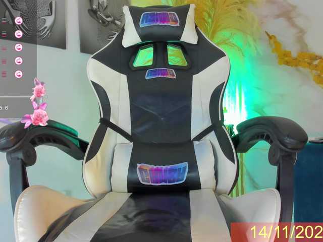 Live sex webcam photo for Arianna-Thonsom #290189270
