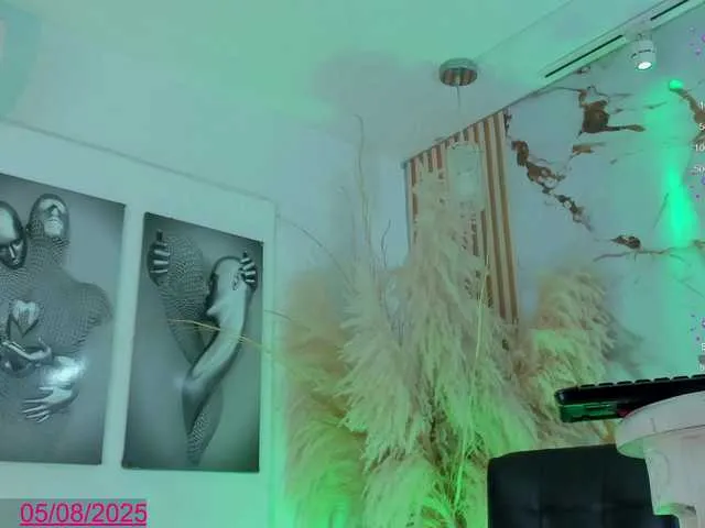 Live sex webcam photo for Arianna-Thonsom #291598778