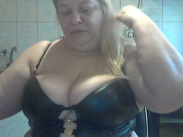 Live sex webcam photo for AriannaMilf #292368832