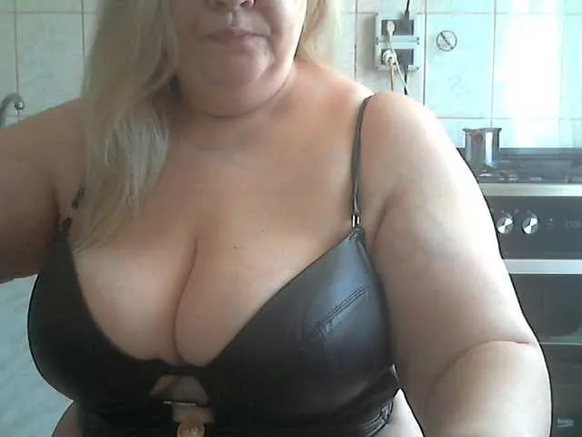 Live sex webcam photo for AriannaMilf #293585815