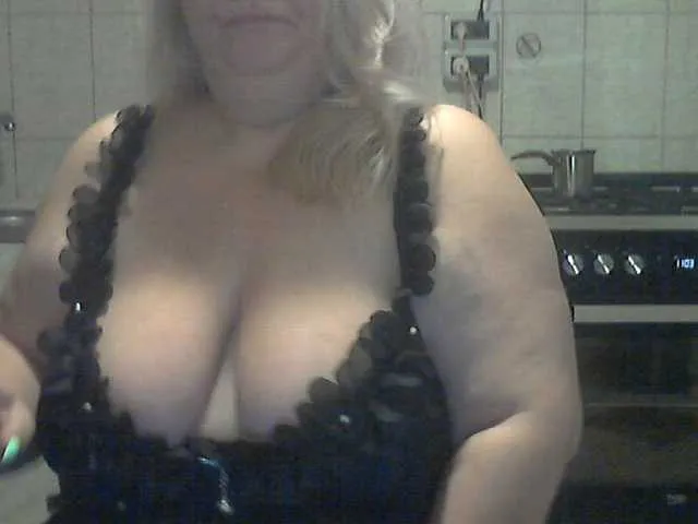 Live sex webcam photo for AriannaMilf #293936397
