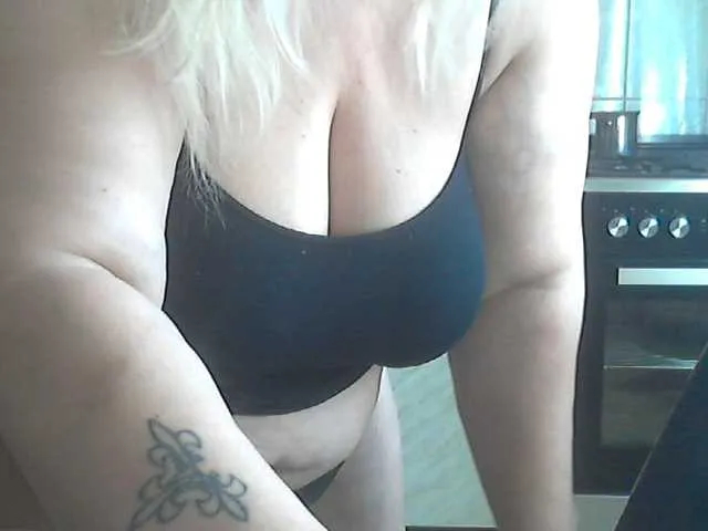 Live sex webcam photo for AriannaMilf #294195130