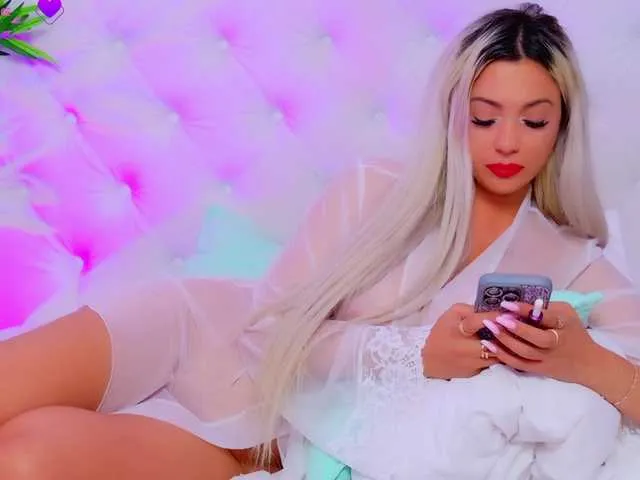 Live sex webcam photo for AriannaSins #291799972