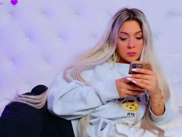 Live sex webcam photo for AriannaSins #292090732