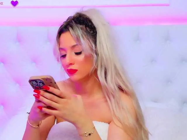 Live sex webcam photo for AriannaSins #292256750