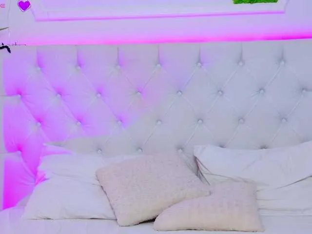 Live sex webcam photo for AriannaSins #292316733