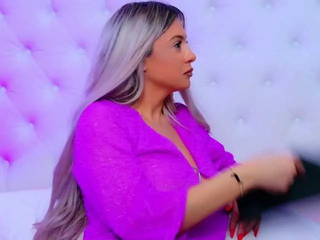 Live sex webcam photo for AriannaSins #292418199