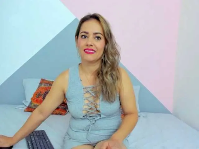 Live sex webcam photo for AriannaTorres #288026440