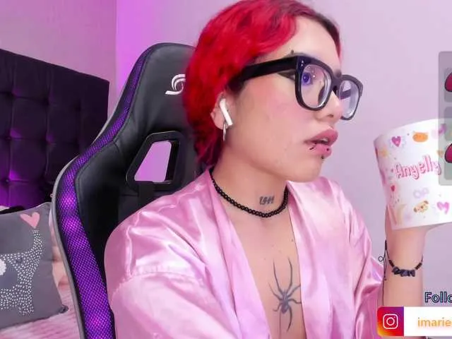 Live sex webcam photo for ArielMoore #290245295