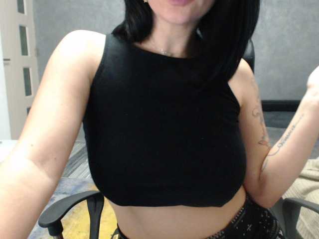 Live sex webcam photo for Arielhotty #271914604