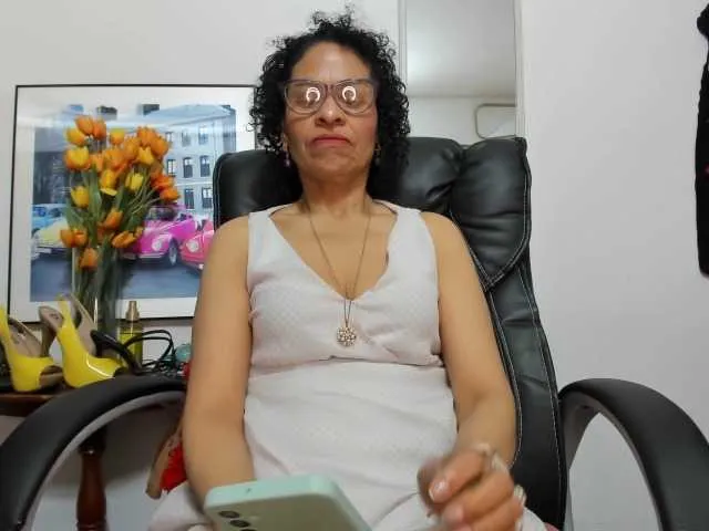 Live sex webcam photo for Aries-Mature #292370560