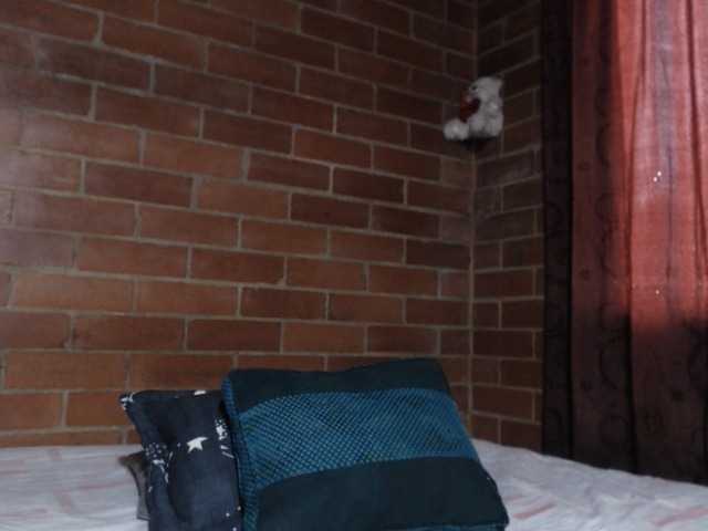 Live sex webcam photo for Aries-arial #276278197