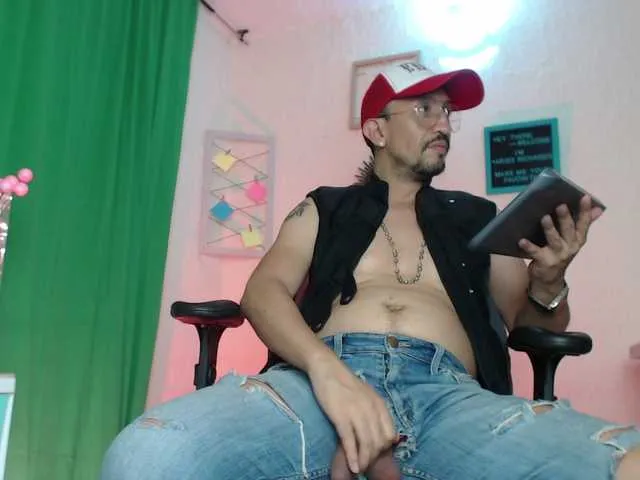 Live sex webcam photo for AriesRichards #275717630