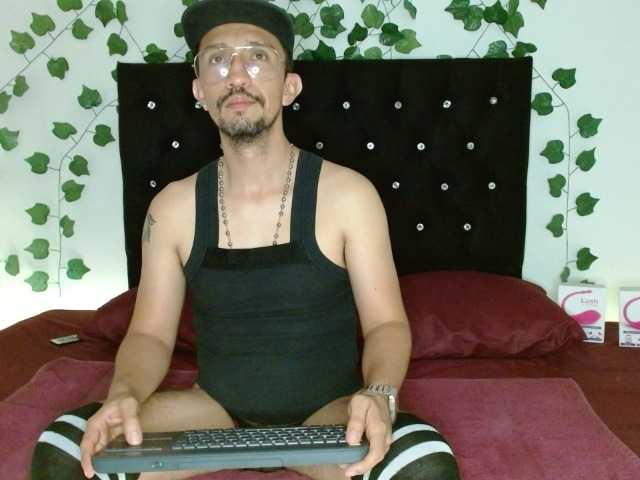 Live sex webcam photo for AriiesRichaards #276002209