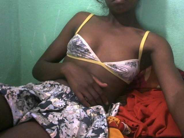 Live sex webcam photo for Arinah1 #273031243